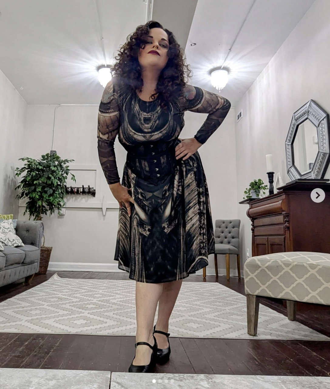 Photograph of author Lyndzi Miller